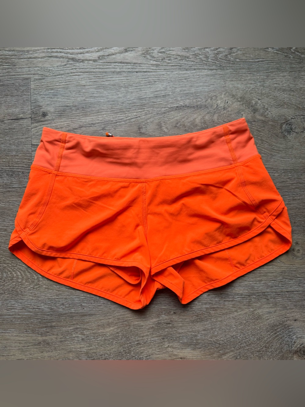 🍊lululemon Speed short in neon orange size 2